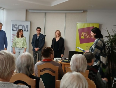 Pani Dyrektor DPS Pracownika Oświaty wita Prowadzących