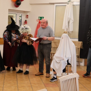 Grupa Teatralna na scenie.JPG