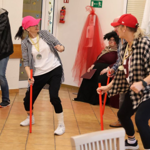 Taniec w wykonaniu Terapeutek.JPG