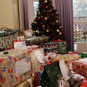 Góra prezentów pod choinką.JPG