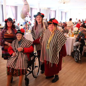 Mieszkańcy i Pracownicy na parkiecie.JPG