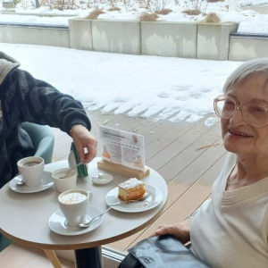 Mieszkańcy w kawiarence.jpg