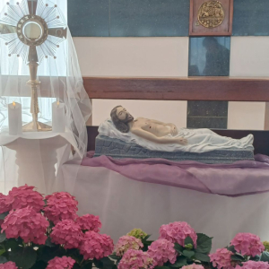 Grób w naszej kaplicy.jpg