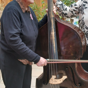 Mieszkanka z kontrabasem.jpg