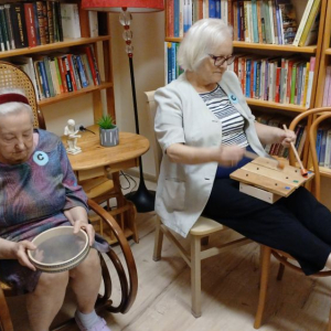 Panie grają na instrumentach.jpg