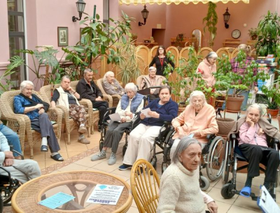 Mieszkańcy zgromadzeni na wykładzie