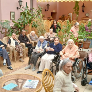 Mieszkańcy zgromadzeni na wykładzie.jpg