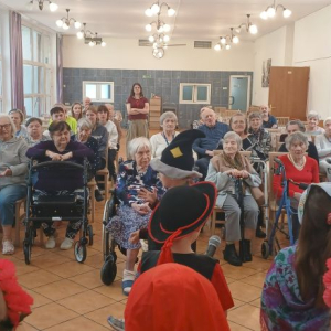 Przedszkolaki na scenie.jpg