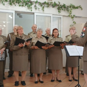 Chór podczas występu.jpg