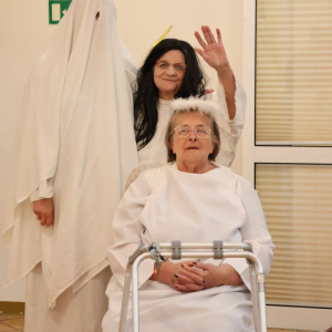 Mieszkanki przebrane za Widmo, Marę i Aniołka.JPG